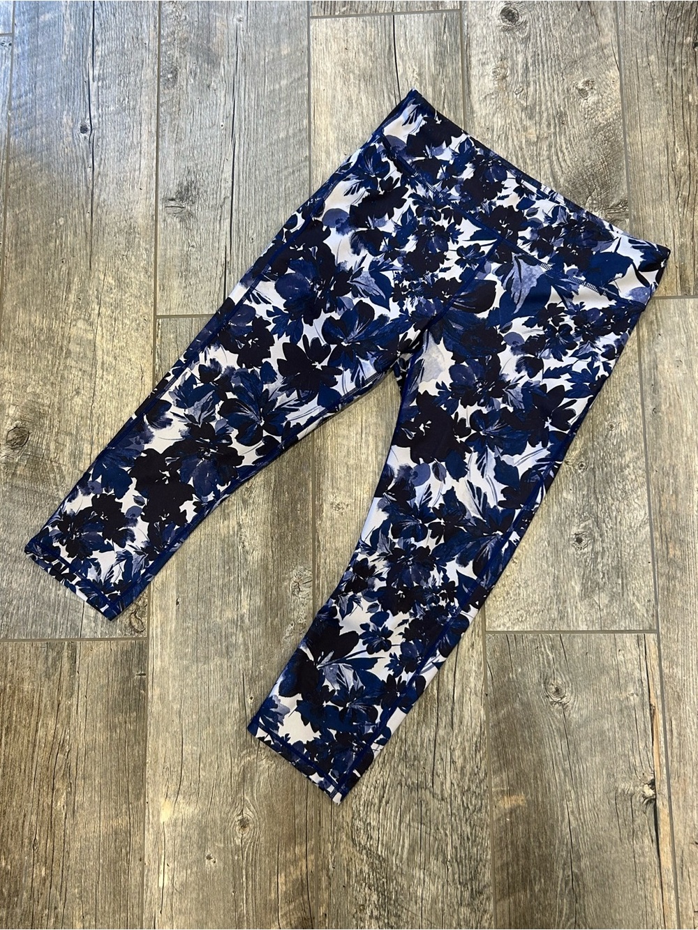 Fabletics Navy‎ Floral Active Capris pants